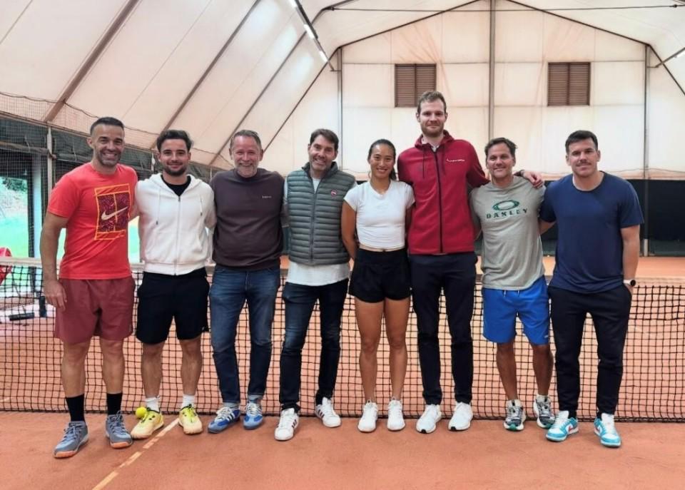 在近期主动, 专业指导下 在近期主动, 专业指导下